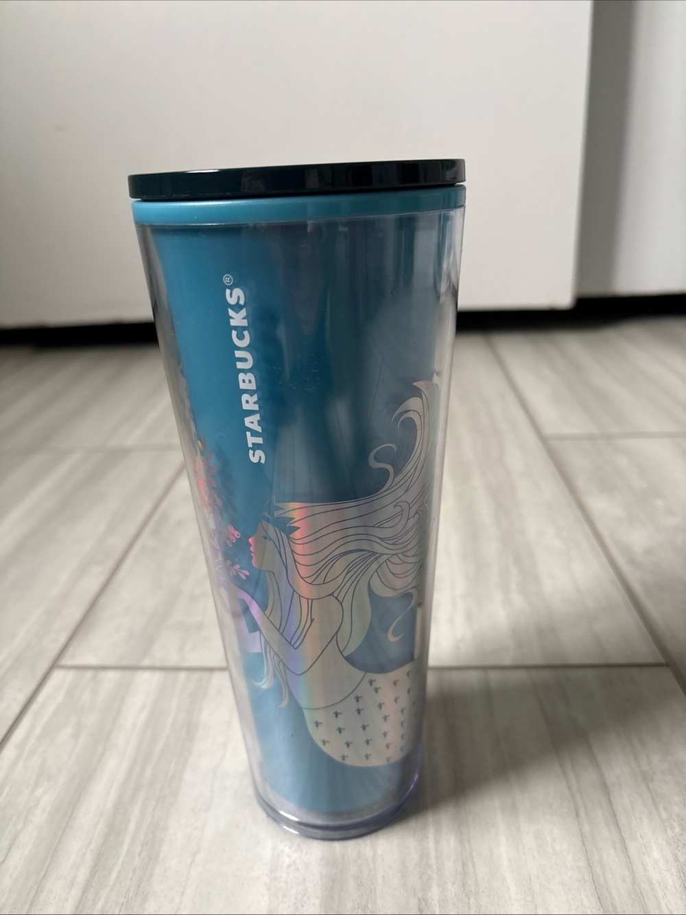 Starbucks Christmas 2021 Blue Mermaid 24 Oz Venti Tumbler COLOR CHANGINGno straw
